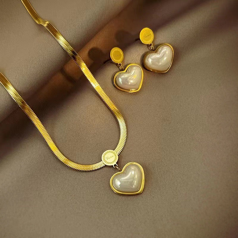 Elegant heart shape necklace set