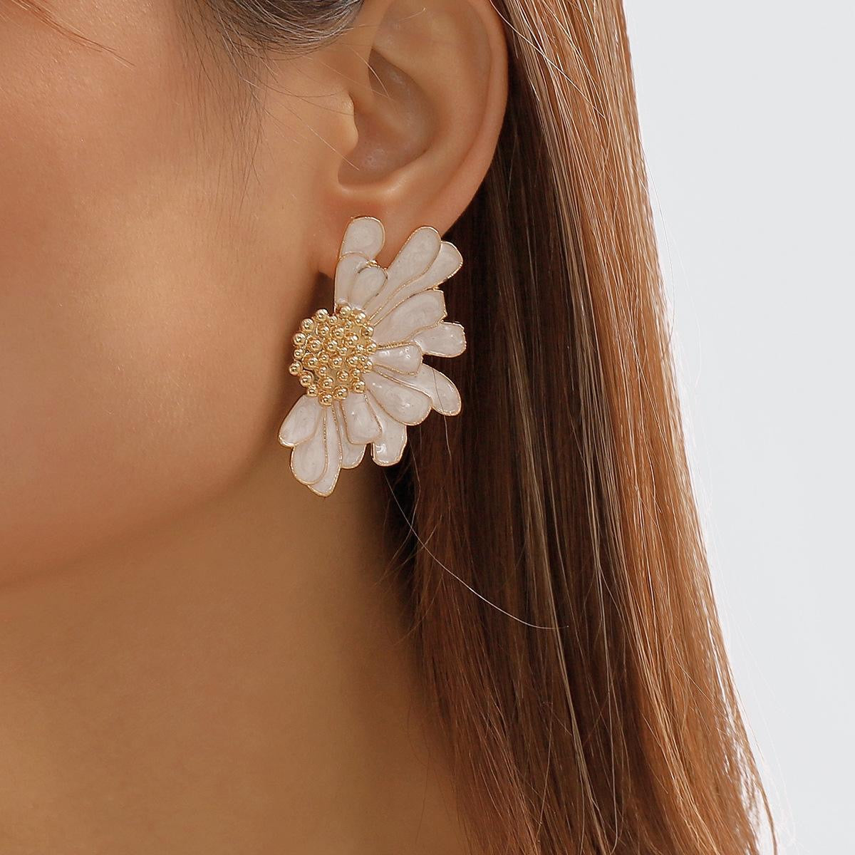 White flower earring